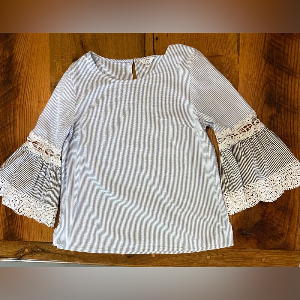 crown & ivy 100 % cotton top in pretty blue, white and gray striped ticking, Lrg